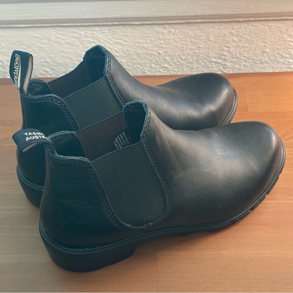 Blundstone Black Ankle Boots Slip-On Design US marked 7.5 but fits more like a 7 - Picture 5 of 7